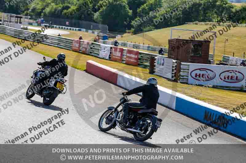 Vintage motorcycle club;eventdigitalimages;mallory park;mallory park trackday photographs;no limits trackdays;peter wileman photography;trackday digital images;trackday photos;vmcc festival 1000 bikes photographs